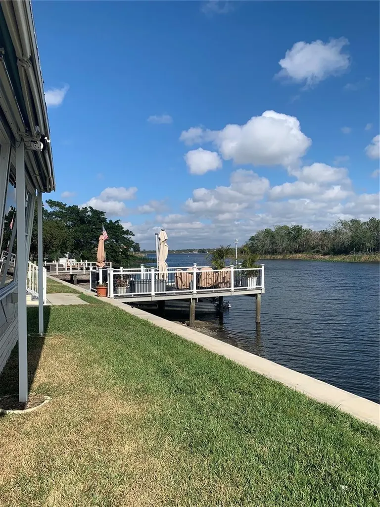 10138 N Lake Drive Largo FL 33773