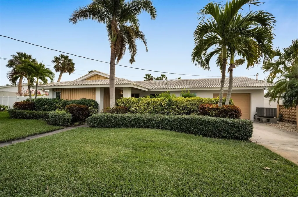 1386 40th Avenue NE St Petersburg FL 33703