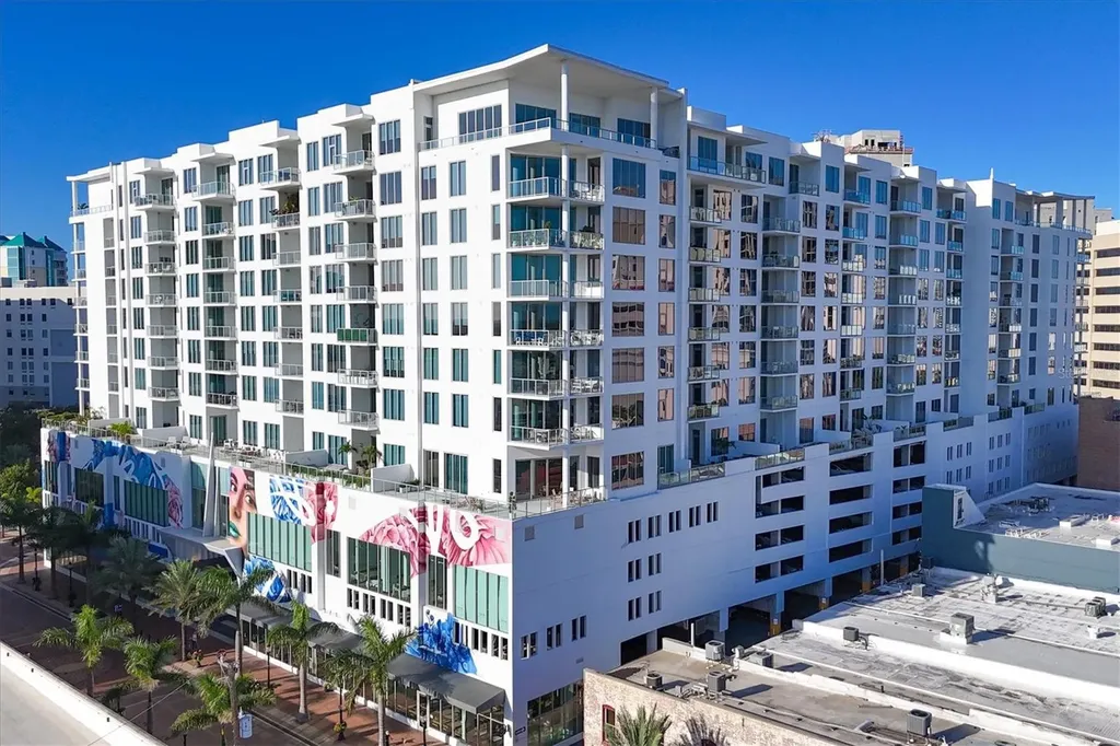 111 S Pineapple Avenue Sarasota FL 34236