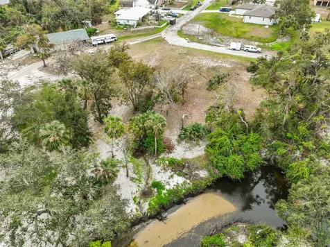 9423 Bullfrog Court Gibsonton FL 33534