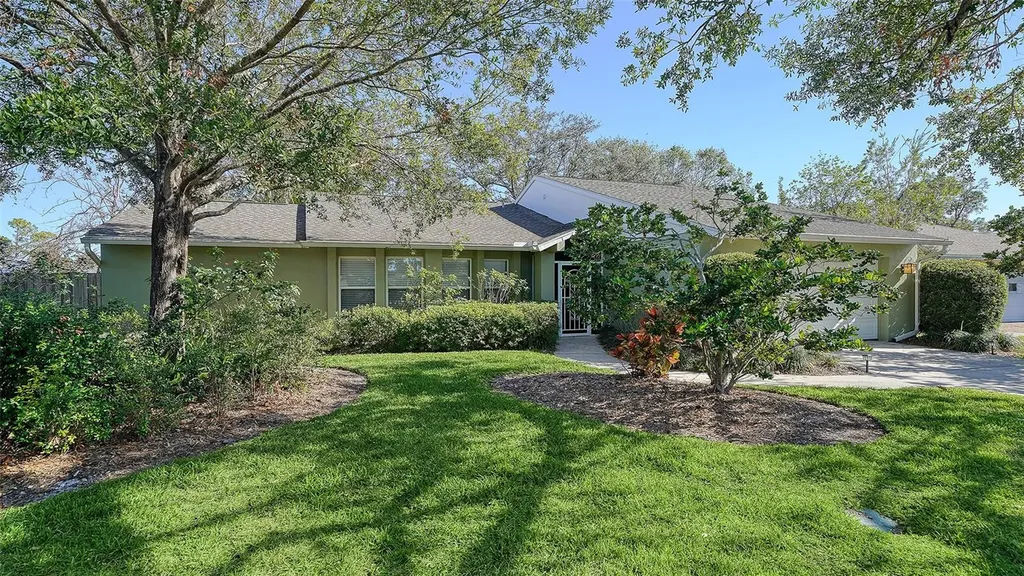 5657 Creekwood Circle Sarasota FL 34233