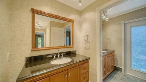 5657 Creekwood Circle Sarasota FL 34233