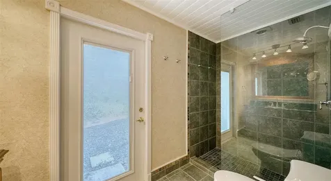 5657 Creekwood Circle Sarasota FL 34233