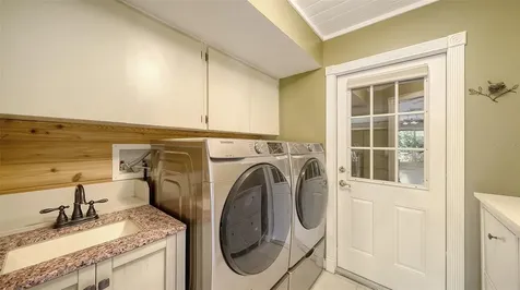5657 Creekwood Circle Sarasota FL 34233