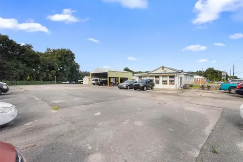 2480 N Woodland Boulevard Deland FL 32720