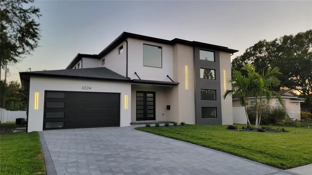6524 6th Avenue N St Petersburg FL 33710