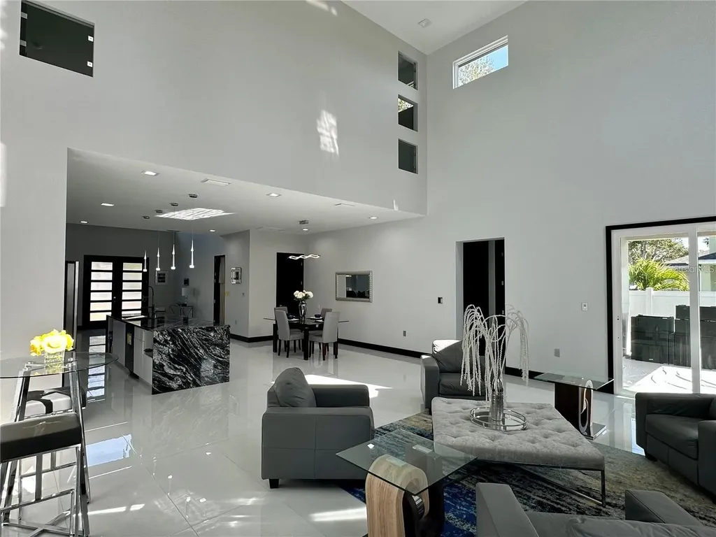 6524 6th Avenue N St Petersburg FL 33710