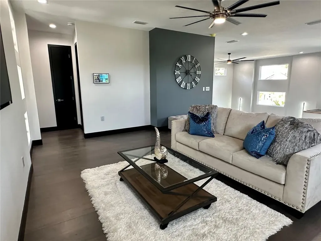 6524 6th Avenue N St Petersburg FL 33710