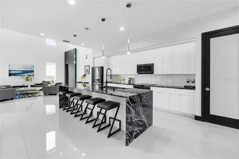 6524 6th Avenue N St Petersburg FL 33710