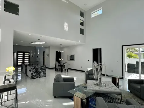 6524 6th Avenue N St Petersburg FL 33710