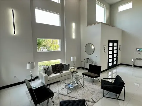 6524 6th Avenue N St Petersburg FL 33710