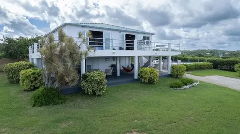 590-A Calle 16, Comm Villa Borinquen Vieques PR 00765