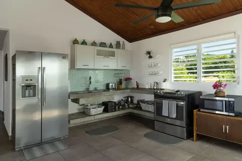 590-A Calle 16, Comm Villa Borinquen Vieques PR 00765