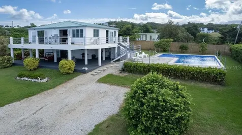 590-A Calle 16, Comm Villa Borinquen Vieques PR 00765