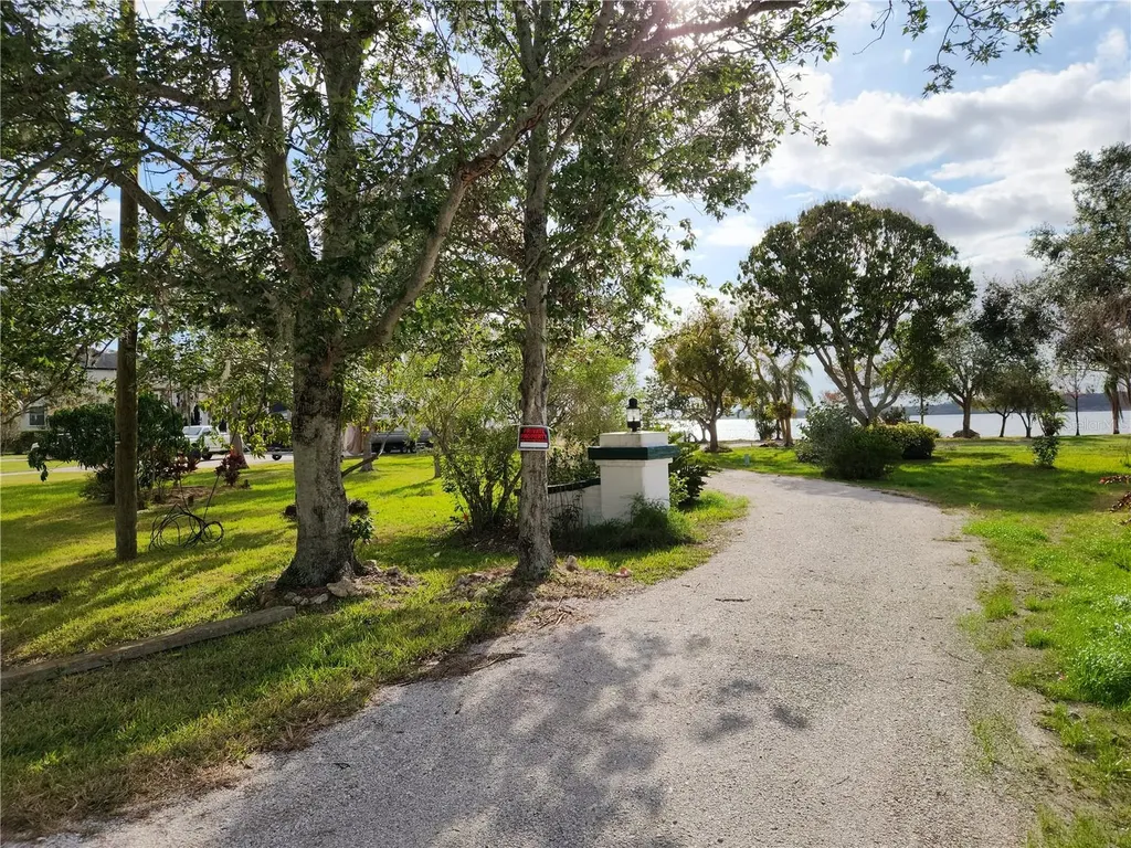 722 Shore Drive E Oldsmar FL 34677