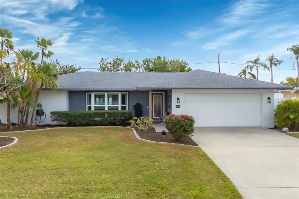 3866 Pin Oaks Street Sarasota FL 34232