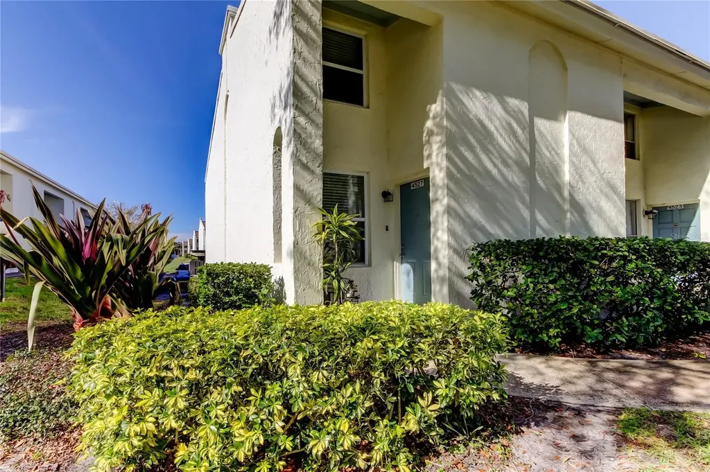 4527 W La Villa Lane Tampa FL 33611