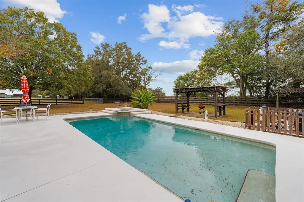 21959 NW 6th Street Dunnellon FL 34431