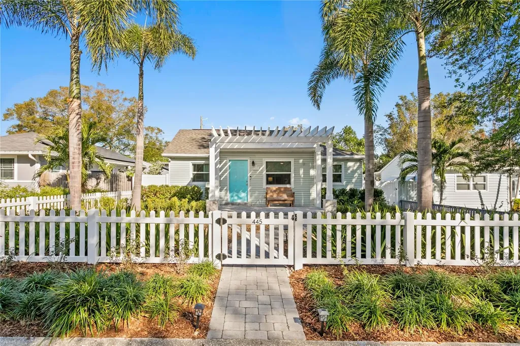 445 31st Avenue N St Petersburg FL 33704