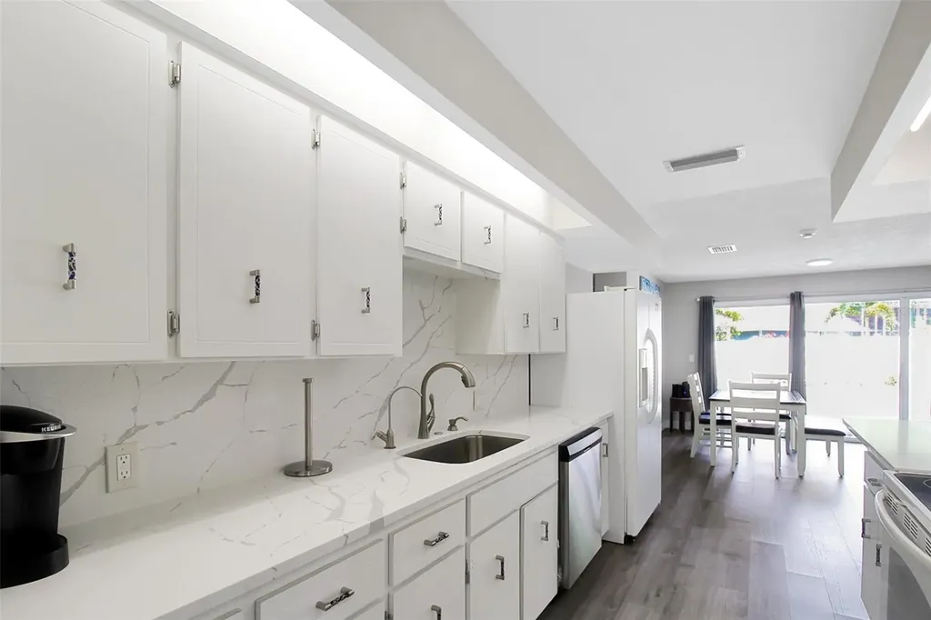 1127 De Leo Drive Sarasota FL 34243