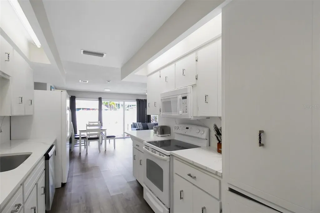 1127 De Leo Drive Sarasota FL 34243