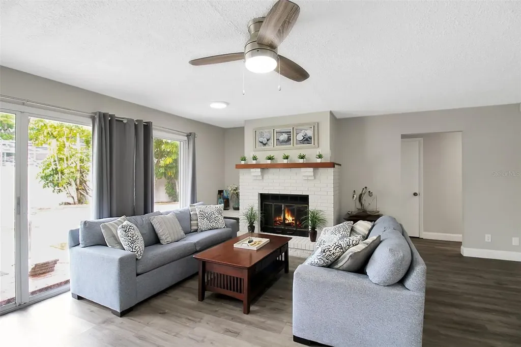 1127 De Leo Drive Sarasota FL 34243