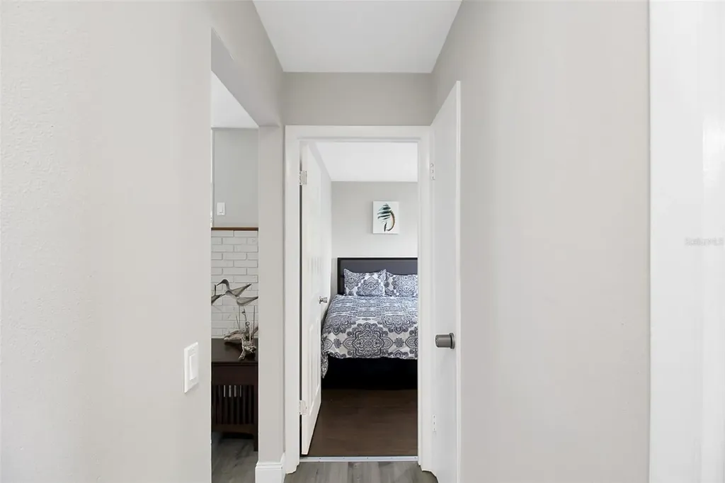 1127 De Leo Drive Sarasota FL 34243