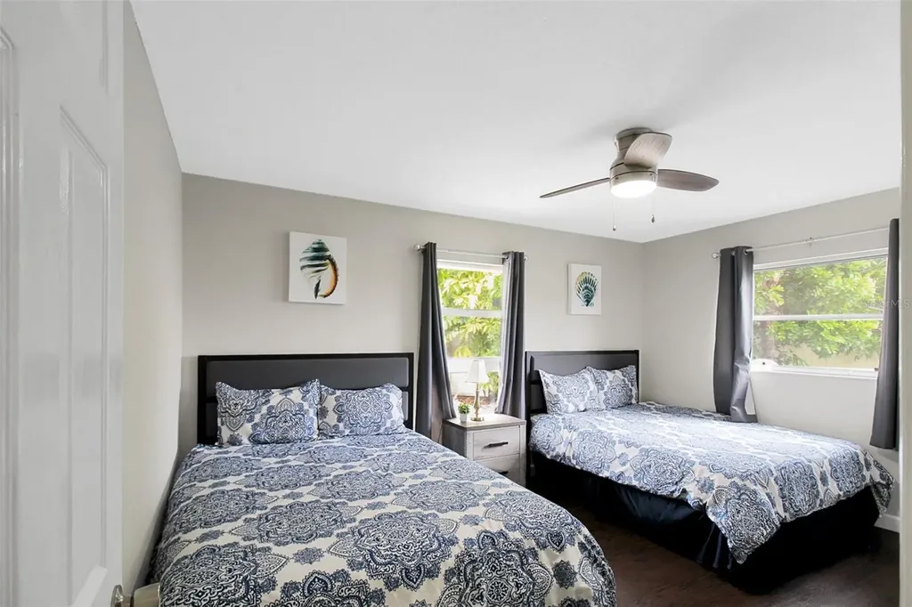 1127 De Leo Drive Sarasota FL 34243