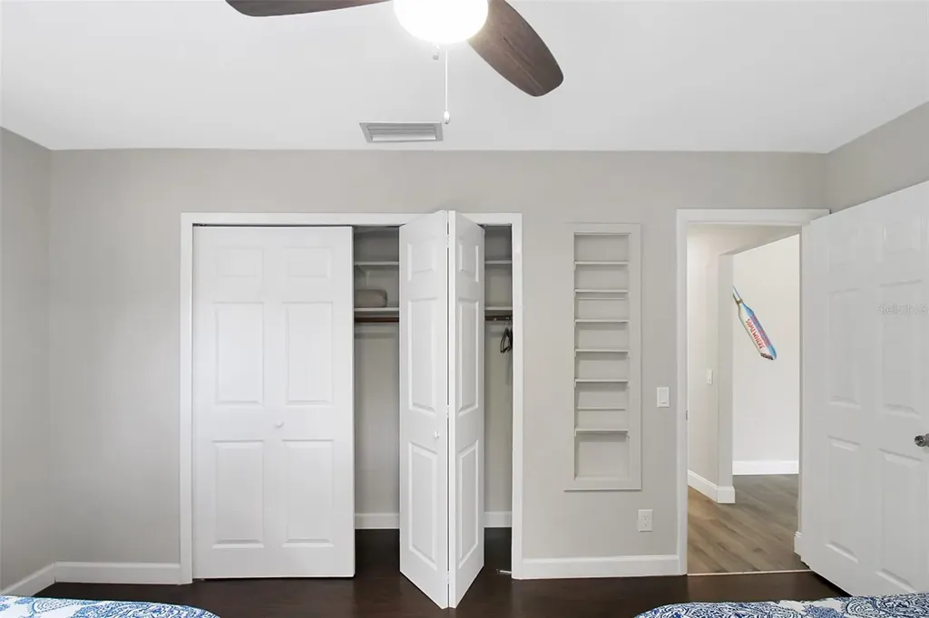 1127 De Leo Drive Sarasota FL 34243
