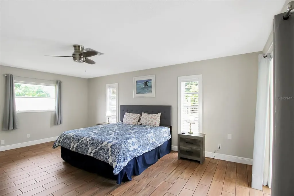 1127 De Leo Drive Sarasota FL 34243