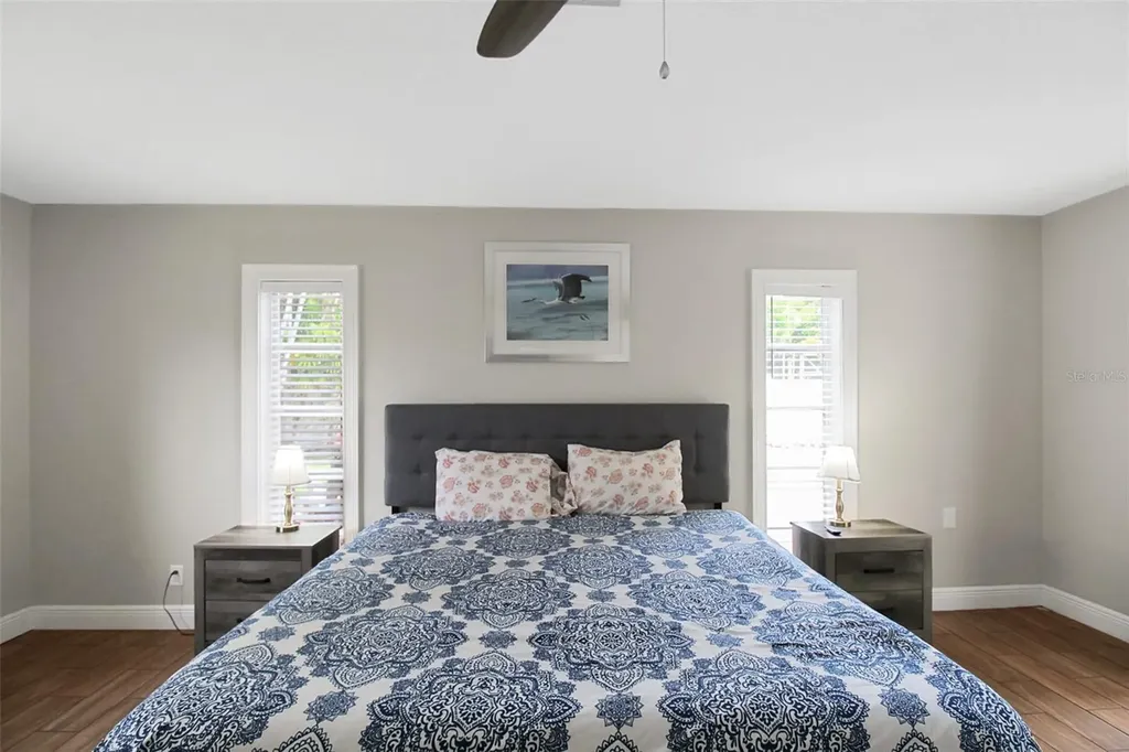1127 De Leo Drive Sarasota FL 34243