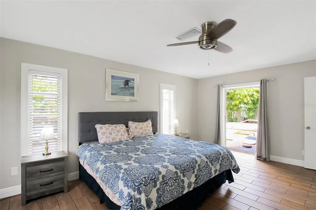 1127 De Leo Drive Sarasota FL 34243