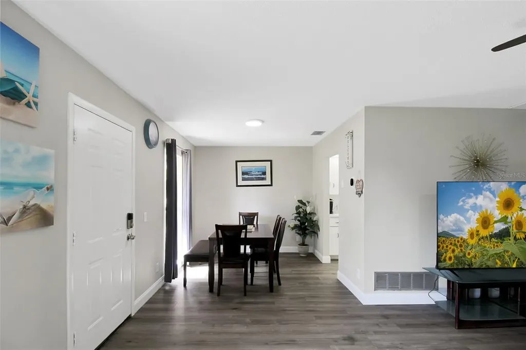 1127 De Leo Drive Sarasota FL 34243