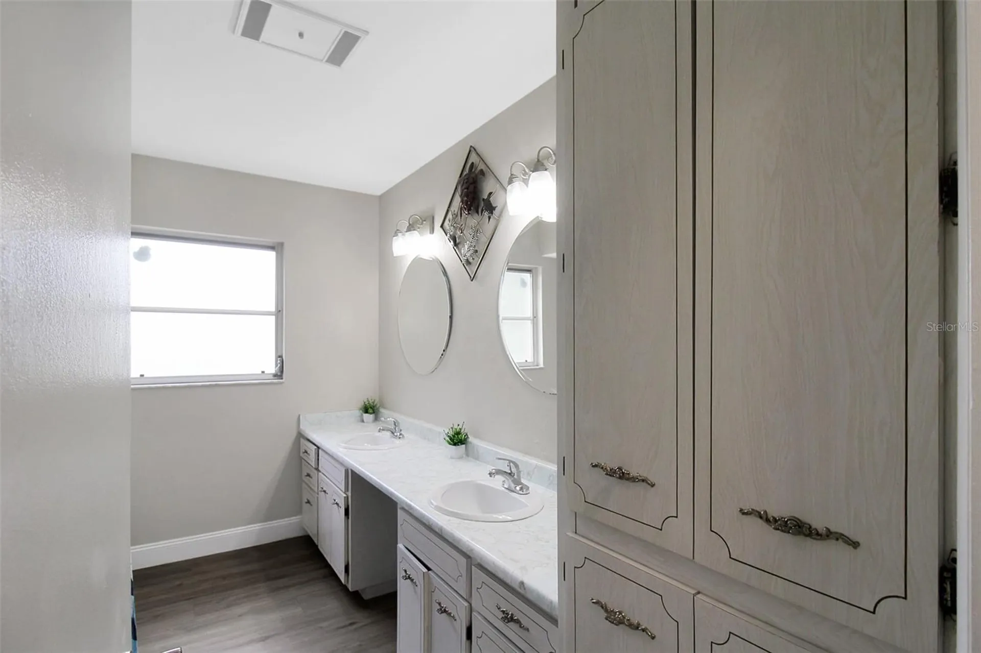 1127 De Leo Drive Sarasota FL 34243