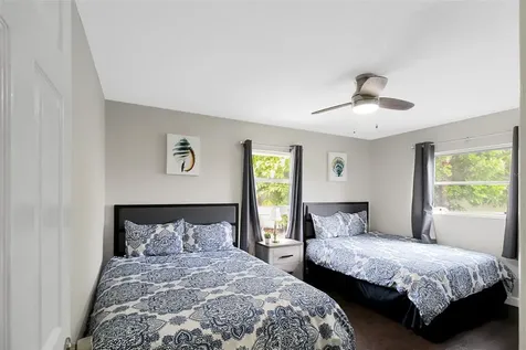 1127 De Leo Drive Sarasota FL 34243