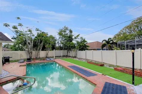 1127 De Leo Drive Sarasota FL 34243