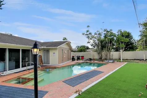 1127 De Leo Drive Sarasota FL 34243