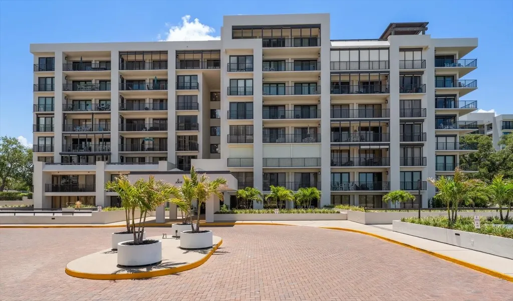 6 Belleview Boulevard Belleair FL 33756