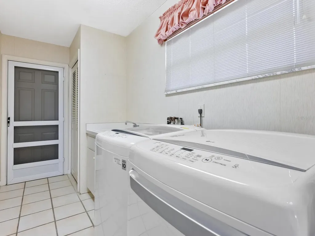 7323 Oak Moss Drive Sarasota FL 34241