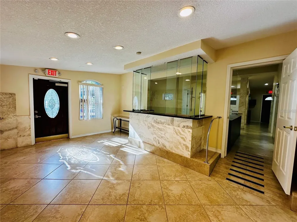 220 N Tuttle Avenue Sarasota FL 34237