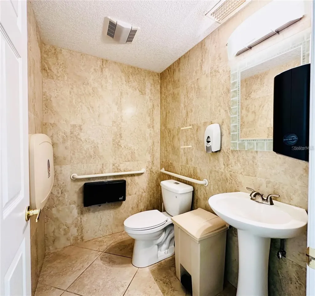 220 N Tuttle Avenue Sarasota FL 34237