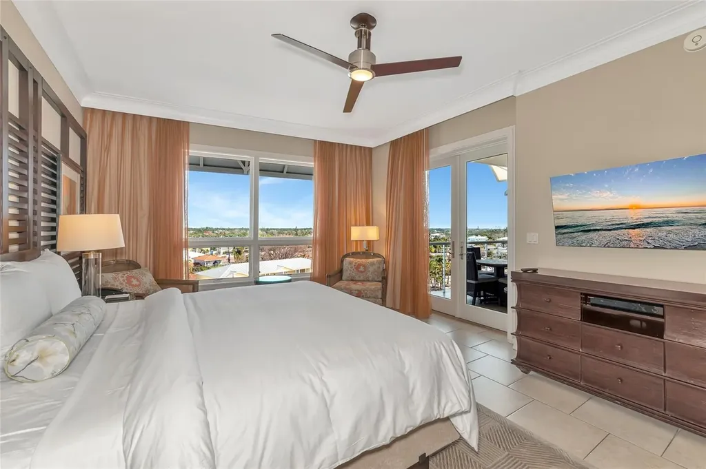 915 Seaside Drive Sarasota FL 34242