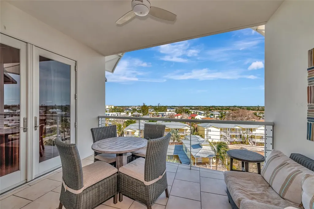 915 Seaside Drive Sarasota FL 34242