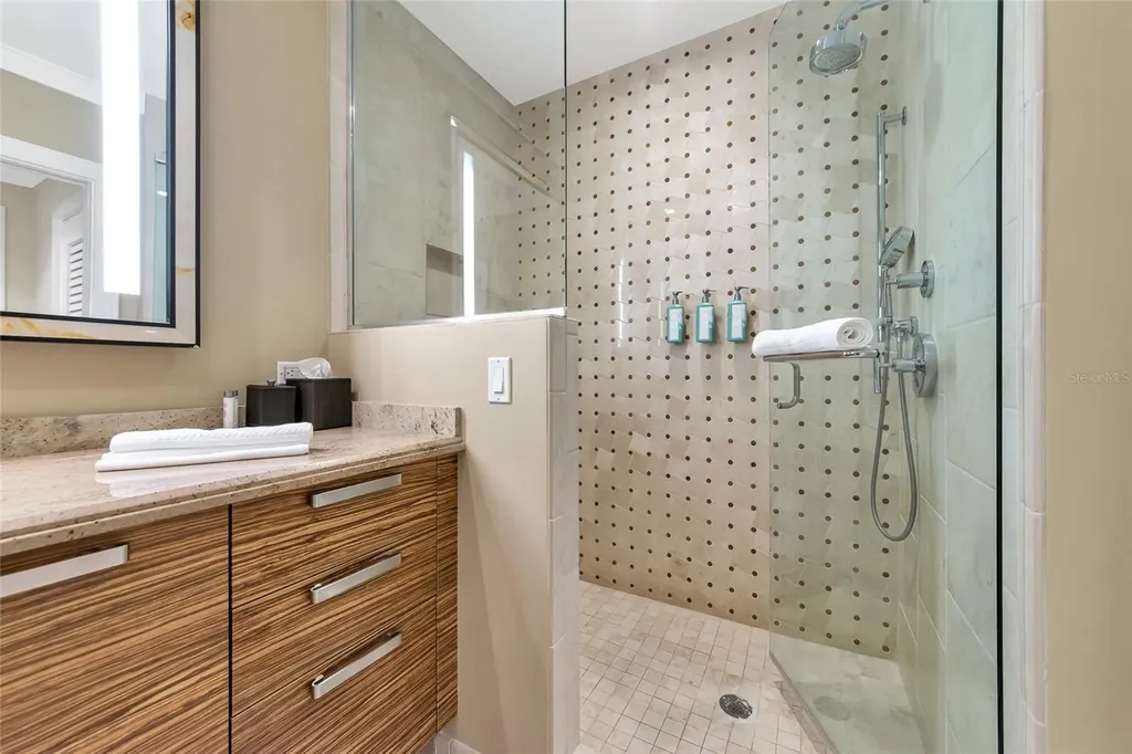 915 Seaside Drive Sarasota FL 34242