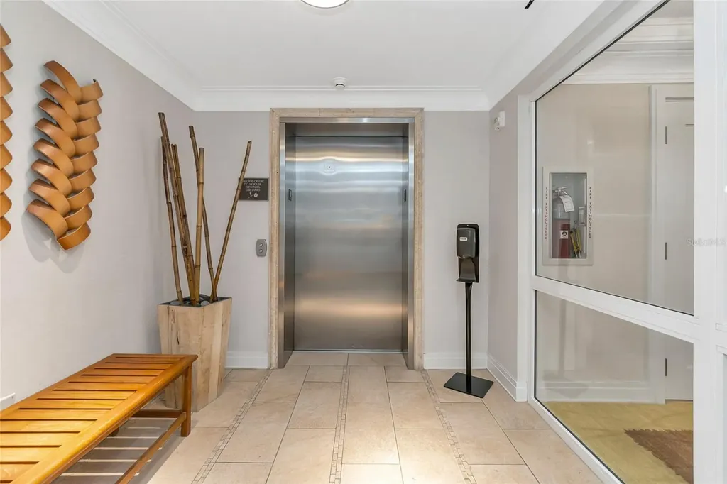 915 Seaside Drive Sarasota FL 34242