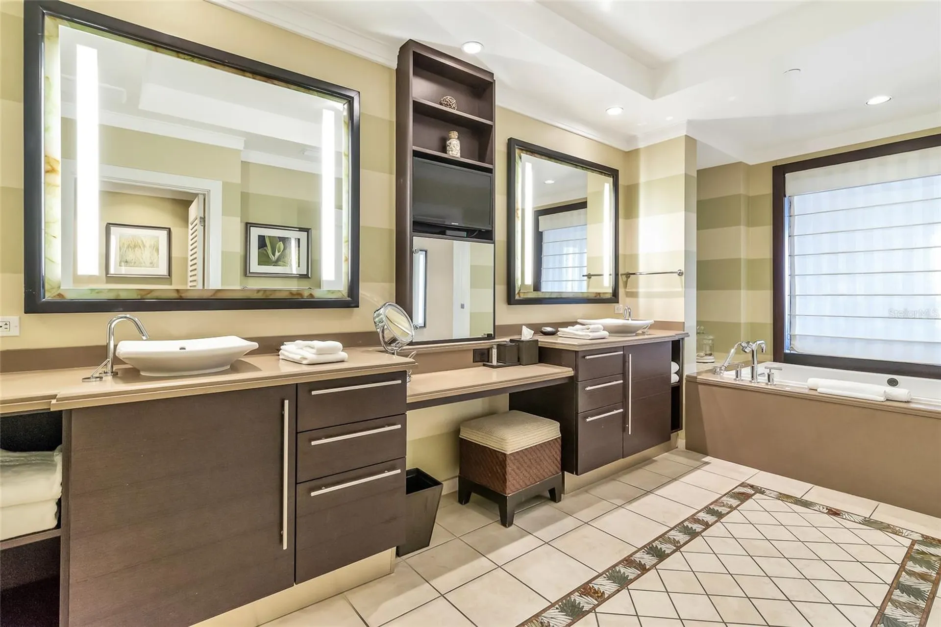 915 Seaside Drive Sarasota FL 34242