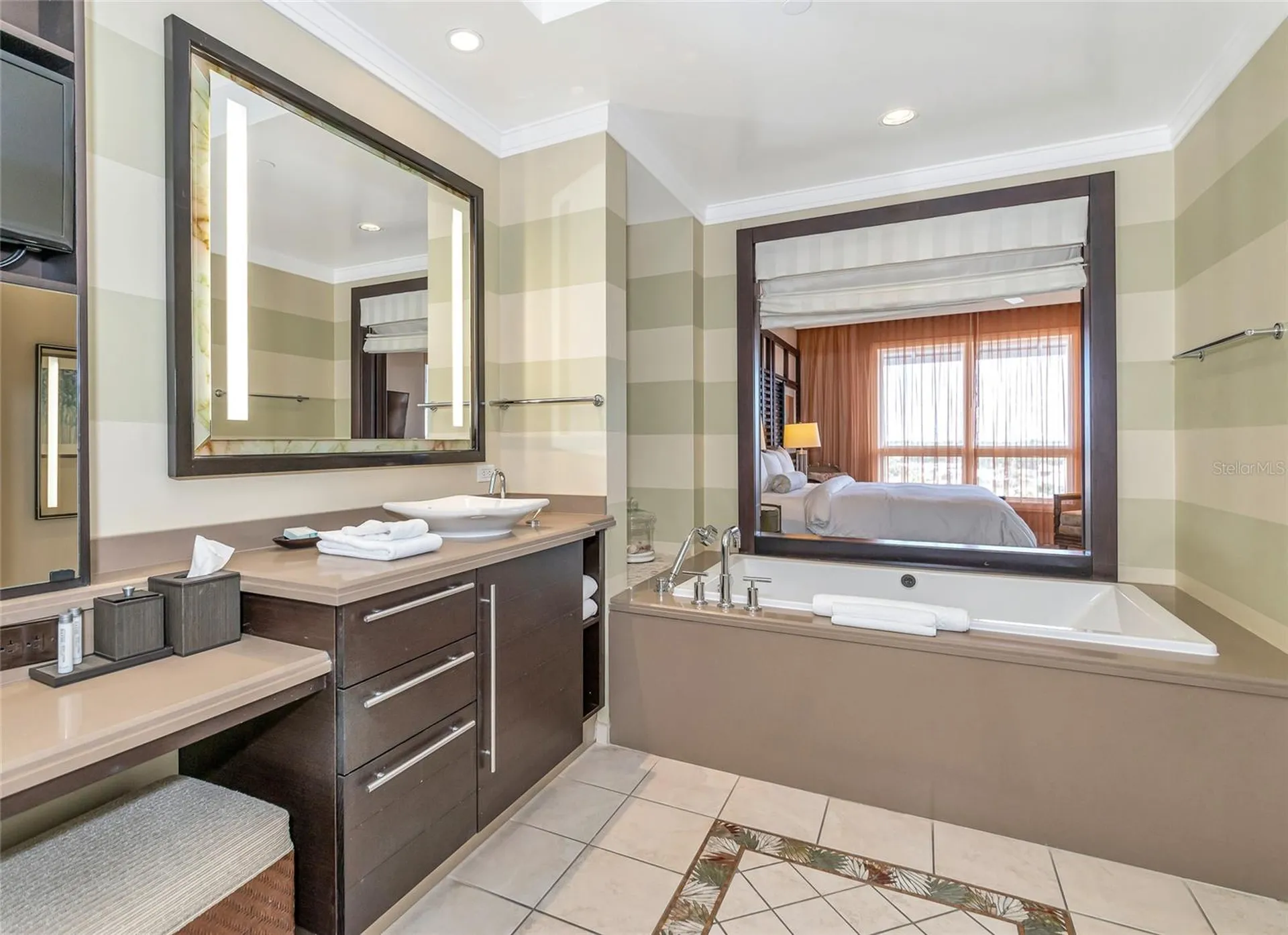 915 Seaside Drive Sarasota FL 34242