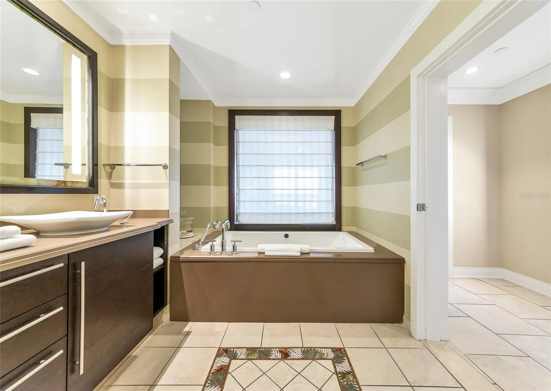 915 Seaside Drive Sarasota FL 34242