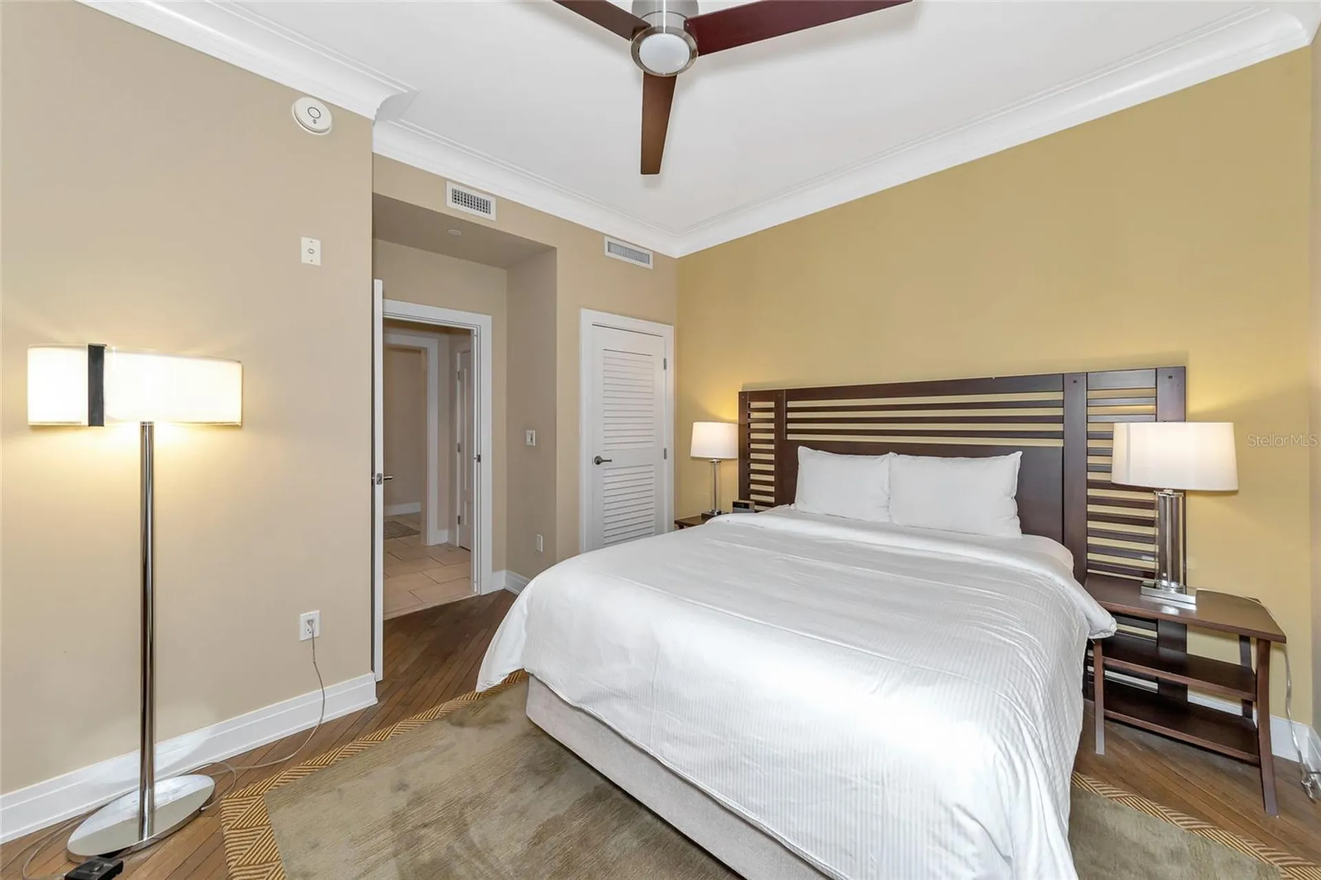 915 Seaside Drive Sarasota FL 34242