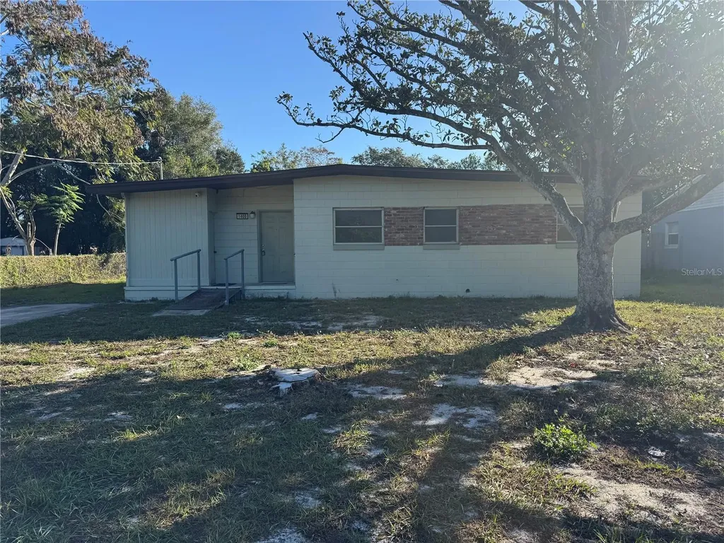1400 Palm Drive Mount Dora FL 32757